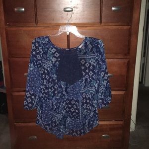 A medium sized Arizona jeans shirt